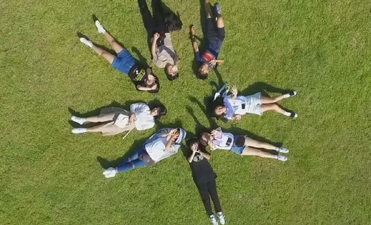 CJ헬로비전은 지난 11일 대국민 지역명소 공모전 '핫플레이스 25 영상제' 시상식을 개최하고 총 25개 팀에 상장과 상금을 전달했다. 해당 수상작들은 향후 TV·모바일 등 채널특성에 맞는 콘텐츠로 재확산될 예정이다. 사진은 대상 수상작인 '순천탐방기' 영상의 한 장면이다.  <CJ헬로비전제공>